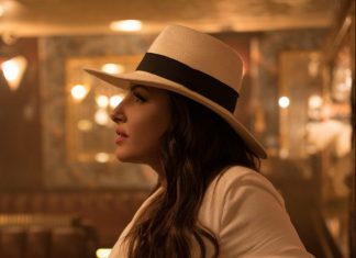 ΕΛΕΝΑ ΠΑΠΑΡΙΖΟΥ: ΤΟ VIDEO CLIP ΤΟΥ SINGLE «ΜΙΛΑ ΜΟΥ» ΚΥΚΛΟΦΟΡΗΣΕ!